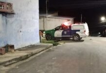 Em um veículo, c0rp0 de homem é jogado no meio da rua na Cidade de Deus
