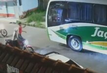 VÍDEO: Assaltantes invadem e roubam micro-ônibus no bairro do Zumbi dos Palmares