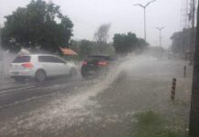 Caminhão tombado, cachoeira no ônibus, Manaus vira um caos durante a chuva desta sexta-feira (14)