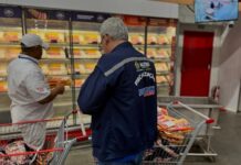 Procon-AM autua supermercado em Manaus por adulteração de data de validade em produtos impróprios para consumo