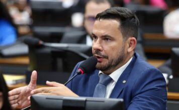‘O dono do Amazonas é o povo’: Alberto Neto defende novo ciclo de desenvolvimento para Coari e Maraã