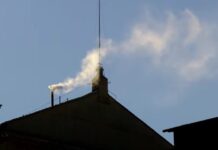 Fumaça branca na chaminé: Novo Papa é escolhido em conclave no Vaticano