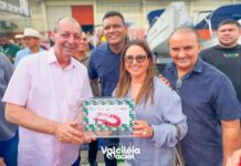 Prefeita de Manacapuru participa de entrega de lanchas adquiridas com emenda do Senador Omar a Aziz