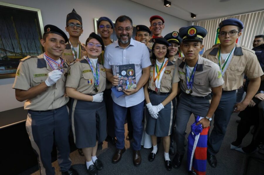Governador-Wilson-Lima-destaca-apoio-aos-estudantes-da-rede-estadual-que-vao-competir-em-Olimpiada-de-Matematica-no-Japao-1_foto-Diego-Peres-Secom-1024x682