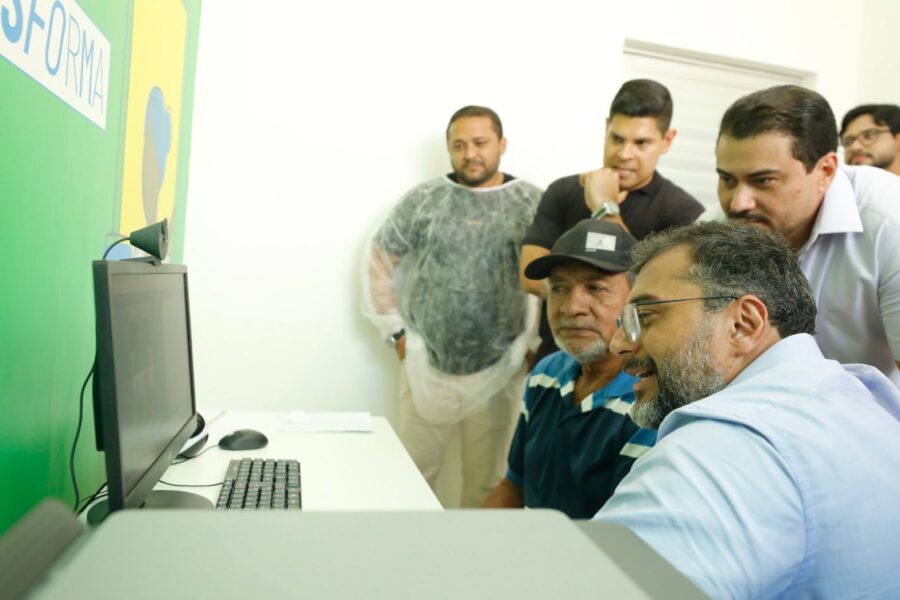 Governador-Wilson-Lima-entrega-telessalas-em-Autazes-e-consolida-avanco-do-atendimento-digital-no-interior-1_foto-Arthur-Castro-Secom-1568x1045