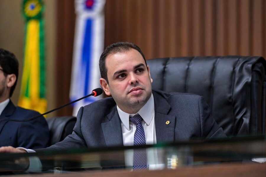 No-Julho-Verde-presidente-Roberto-Cidade-destaca-leis-de-sua-autoria-que-auxiliam-no-combate-e-na-prevencao-ao-cancer-no-Amazonas-Foto-Rodrigo-Brelaz-1