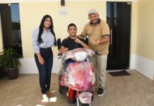 Prefeitura de Tefé entrega triciclo adaptado ao jovem Lucas