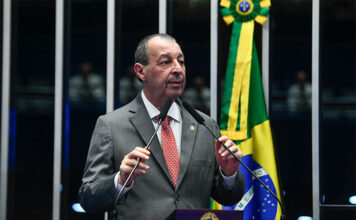 Omar Aziz apoia piso para médicos e alerta para crise na saúde pública