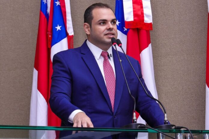 Presidente-Roberto-Cidade-anuncia-data-de-lancamento-do-edital-do-concurso-publico-da-Aleam-Foto-Herick-Pereira