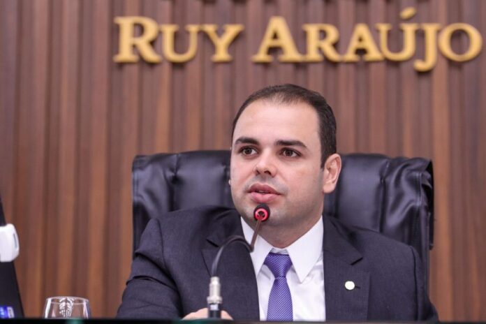 Presidente-Roberto-Cidade-reabre-os-trabalhos-legislativos-do-plenario-do-Parlamento-Amazonense-nesta-terca-feira-5.8-Foto-Herick-Pereira