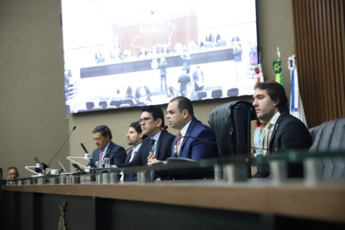 Presidente-da-Aleam-deputado-Roberto-Cidade-anuncia-lancamento-do-edital-do-concurso-publico-da-Casa-para-a-proxima-quarta-feira-3.9-Foto-_-Matheus-Rodrigues-Aleam