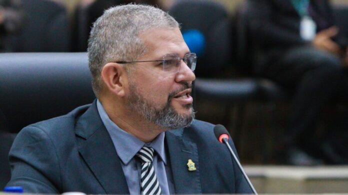 Vereador-Elan-Alencar-homenageia-feirantes-na-Camara-Municipal-de-Manaus