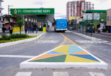 Agente de limpeza fica com a perna ferida em acidente com ônibus no T1