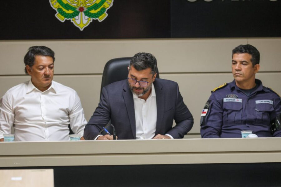 Arma-de-choque-mulheres_Foto_Mauro-Neto_Secom-5-1024x682