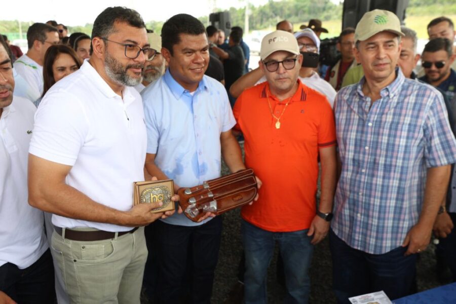 Governador-Wilson-Lima-destaca-projecao-de-R-230-milhoes-em-negocios-na-Expoagro-2025-2_foto-Antonio-Lima-Secom-1024x683