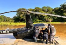 Polícias Civil, Militar e GCM destroem helicóptero utilizado pelo narcotráfico em Juruá