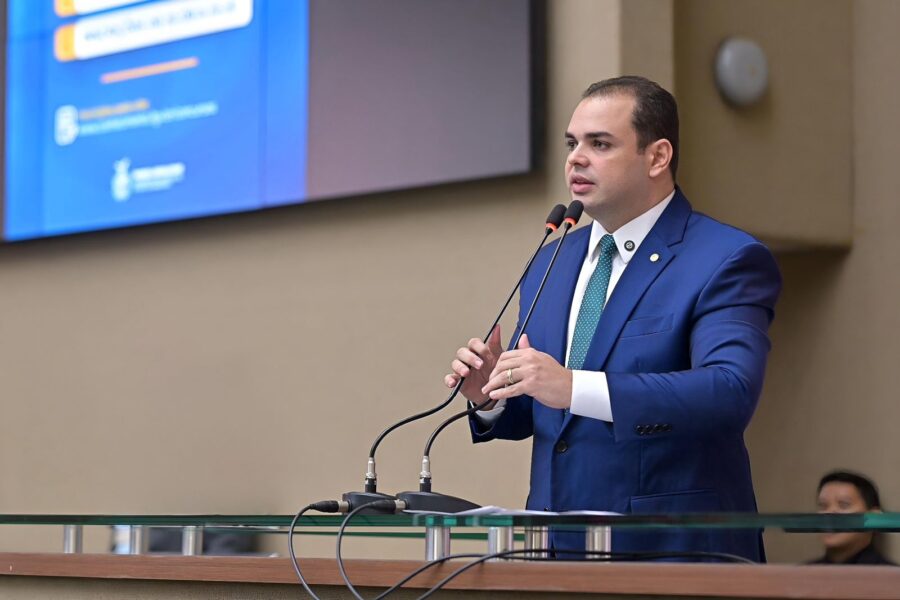 Presidente-Roberto-Cidade-alerta-para-inicio-do-prazo-de-inscricoes-para-o-concurso-publico-da-Aleam-nesta-quarta-feira-10.9-Foto-Rodrigo-Brelaz