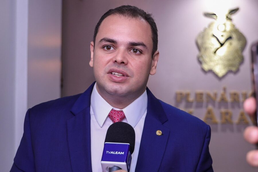 Em-tramitacao-na-Aleam-proposta-do-presidente-Roberto-Cidade-que-preve-reducao-do-uso-de-plasticos-descartaveis-nas-escolas-estaduais-Foto-Herick-Pereira