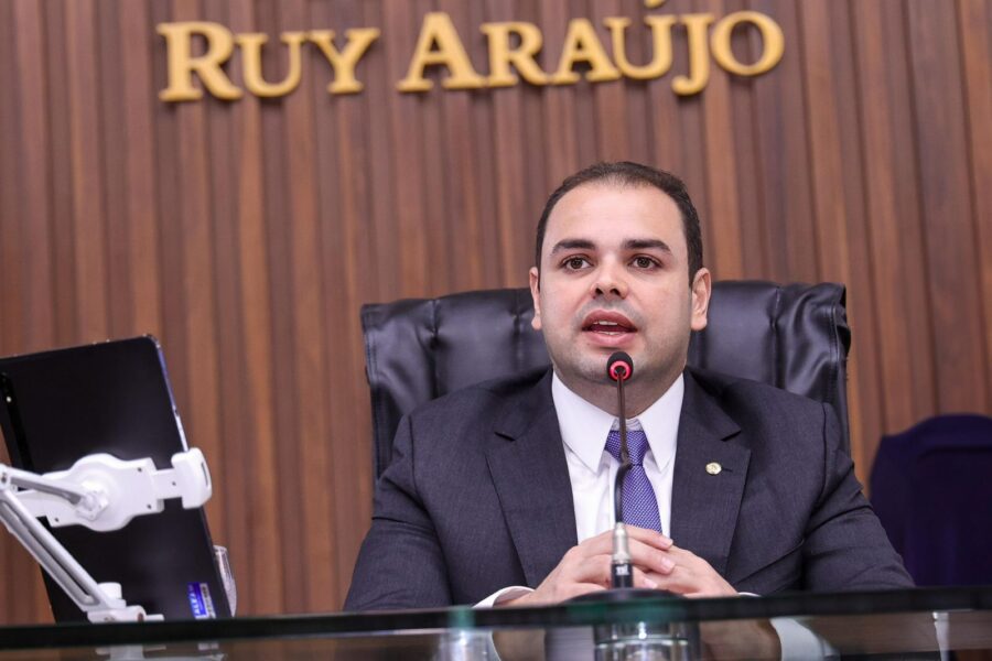 Lei-de-Roberto-Cidade-estimula-geracao-de-renda-e-inclusao-digital-de-jovens-amazonenses-Foto-Herick-Pereira