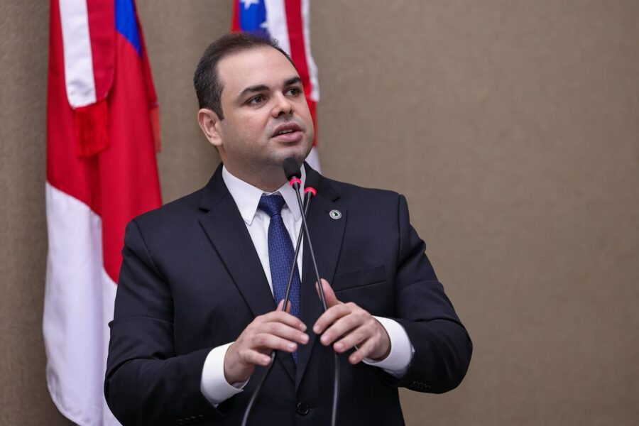 Presidente-Roberto-Cidade-apresenta-PL-que-protege-consumidores-negativados-na-contratacao-de-planos-de-saude-Foto-Herick-Pereira