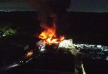 Fábrica de reciclagem é consumida pelo fogo no Armando Mendes