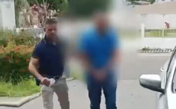 Professor é preso por importunação sexual ao convidar aluna de 16 anos para sair com ele