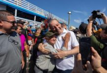 Omar Aziz reforça compromisso com o interior durante visita a Beruri