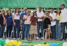 Governador Wilson Lima entrega mais 1.000 cartões do Auxílio Estadual em Itacoatiara