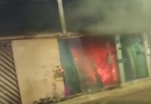 Casa é consumida pelo fogo e vizinhos se desesperam no Nova Esperança