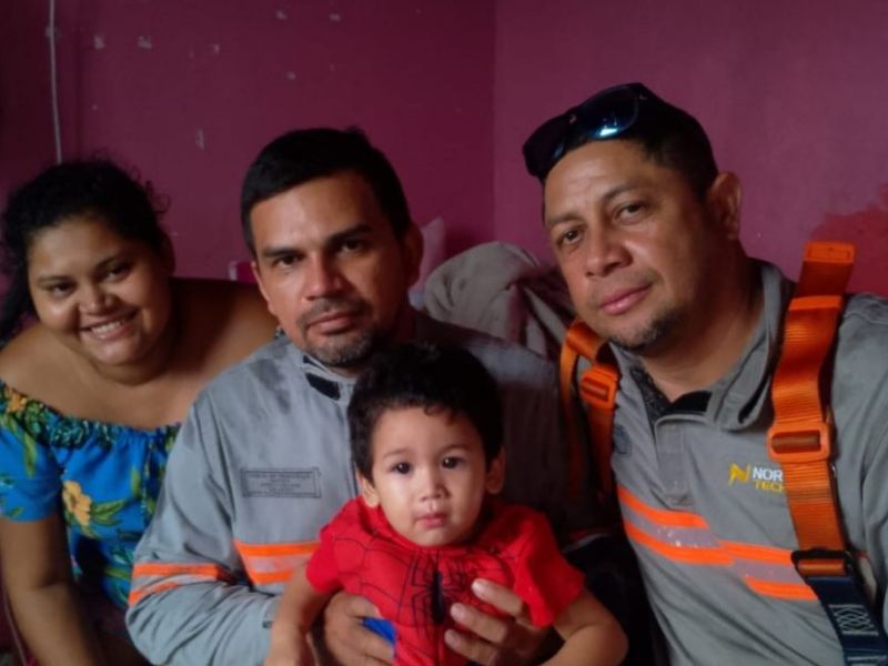 Eletricistas-salvam-bebe-apos-parada-respiratoria-em-rua-de-Manaus