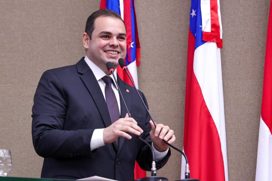 Presidente-Roberto-Cidade-avalia-positivamente-fase-de-aplicacao-de-provas-do-concurso-da-Aleam-e-orienta-candidatos-sobre-proximas-fases-Foto-Herick-Pereira