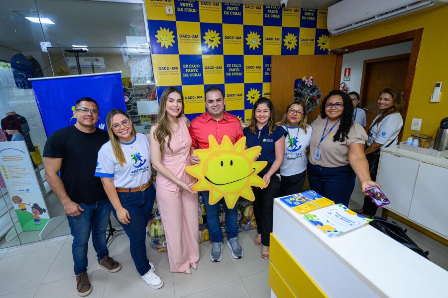 Roberto-Cidade-reafirma-compromisso-social-da-Aleam-durante-entregas-do-programa-Assembleia-Participativa-Foto-Rodrigo-Brelaz