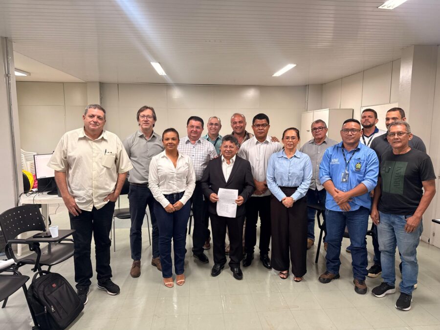 Sinesio-Campos-destaca-acao-rapida-do-Ministerio-da-Agricultura-e-Pecuaria-no-combate-da-nova-praga-no-Amazonas-scaled