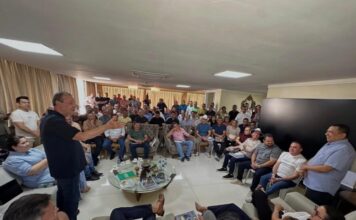 Senador Omar Aziz reúne prefeitos do interior, amplia alianças e consolida liderança política no Amazonas