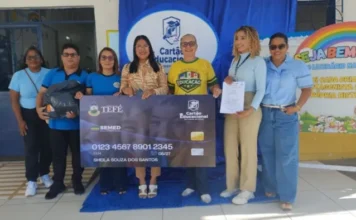 Prefeitura de Tefé inicia entrega de 16 mil cartões educacionais para estudantes da rede municipal