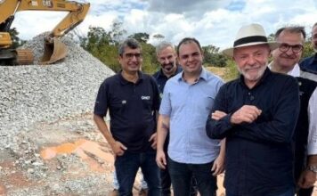 Ao lado do presidente Lula, governador Roberto Cidade defende pavimentação da BR-319 para integração e desenvolvimento da região Norte