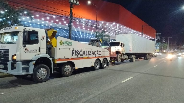 Detran-AM_Acidente-caminhao_-Cre769_ditos-Divulgacao-Detran-AM-1-768x432