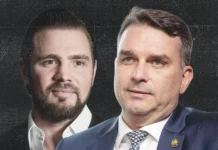 Flávio Bolsonaro cobra em áudio, o banqueiro Daniel Vorcaro por financiamento de filme do pai, Jair Bolsonaro