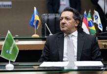 Deputado Felipe Souza apresenta projeto que proíbe planos de saúde de limitarem sessões terapêuticas para pessoas com autismo no Amazonas