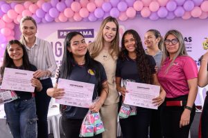 Primeira-dama-Thaisa-Cidade-fortalece-acao-integrada-de-Dignidade-Menstrual-e-protecao-infantojuvenil-para-estudantes-da-zona-leste-3_Foto-Rodrigo-Brelaz_FPS-1-300x200