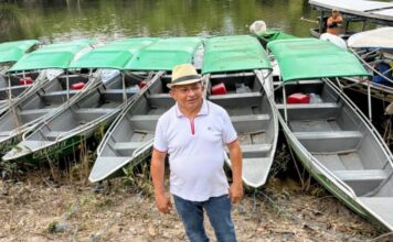 Sinésio Campos entrega casa de farinha mecanizada e voadeiras para fortalecer produtores em Manicoré