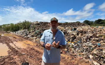 Biólogo famoso Richard Rasmussen expõe documentário com a realidade de lixão a céu aberto em Iranduba