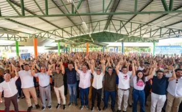Omar Aziz inaugura três portos no interior do Amazonas no mesmo dia e fiscalizam obra na BR-319, em Humaitá
