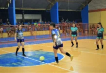 Copa Nelson Brasil reúne 11 times de futsal feminino em Parintins