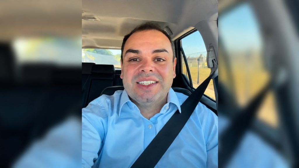 Governador-Roberto-Cidade-anuncia-inicio-do-pagamento-do-13o-e-salarios-dos-servidores-veja-video-1024x576