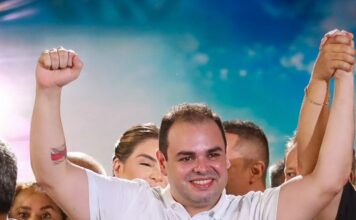 Roberto Cidade dispara no interior, lidera em Manaus e encosta em Omar na corrida pelo Governo do Amazonas