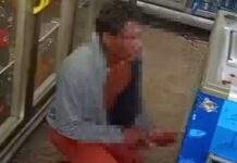 VÍDEO: Homem leva uma surra ao ser acusado de roubo em Manacapuru e pede ajuda em mercadinho