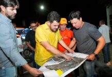 À meia-noite, prefeito Renato Junior mobiliza limpeza, asfaltamento e assina ordens de serviço para reforma de passarelas, viadutos e canteiros centrais em Manaus