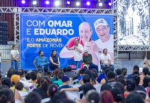 Omar conversa sobre segurança, casas e oportunidades para jovens e mães no bairro Jorge Teixeira, em Manaus