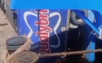 VÍDEO: Caminhão de empresa de limpeza caiu ao tentar embarcar em balsa no Porto da Ceasa
